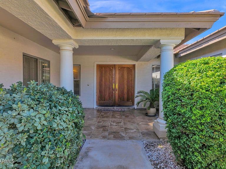 1126 N NASSAU Street photo 3