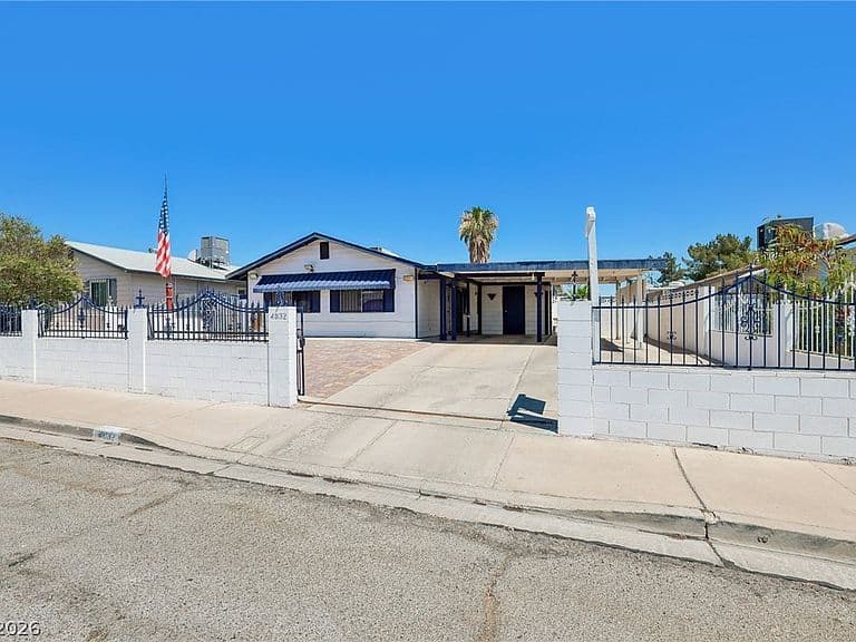 4832 Lana Dr photo 2