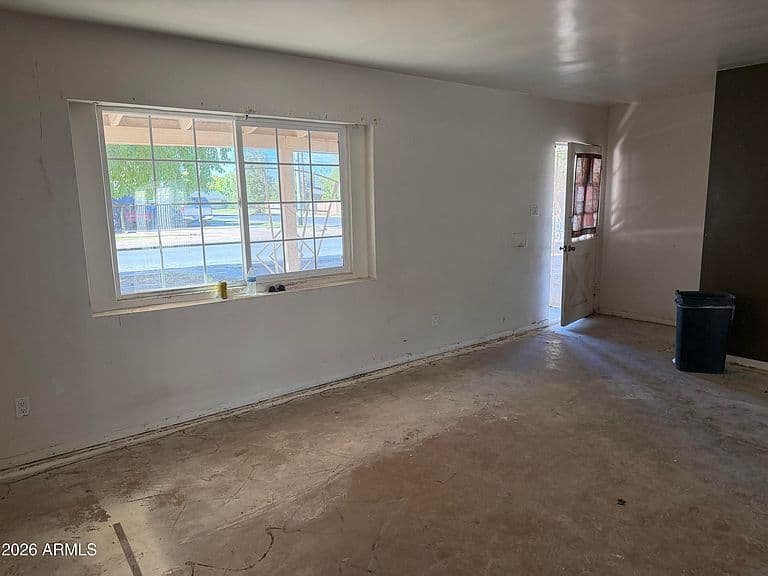 1002 E VERMONT Avenue photo 5