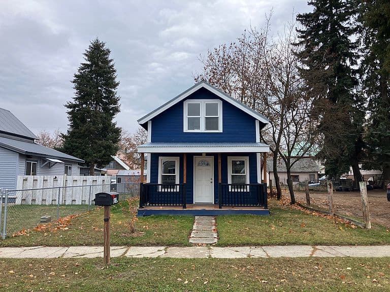 613 Montana Ave photo 2