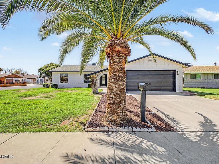5617 W COCHISE Drive photo 2