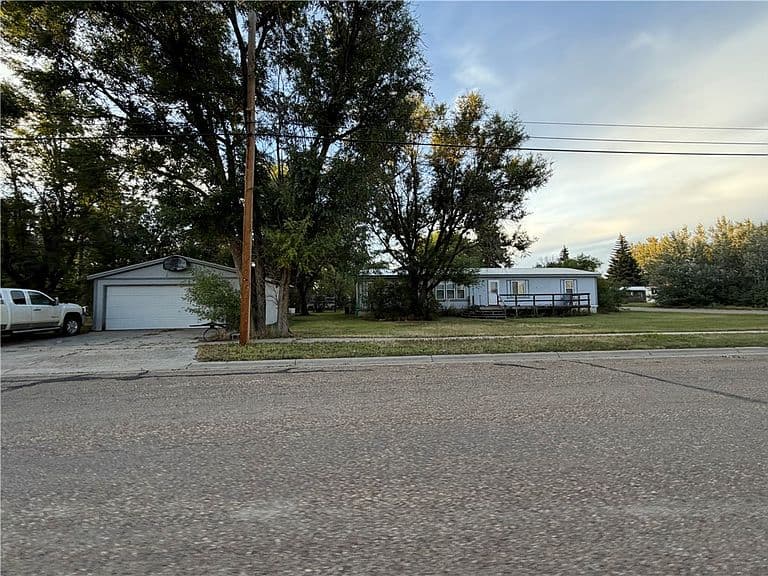 203 2nd St W photo 5