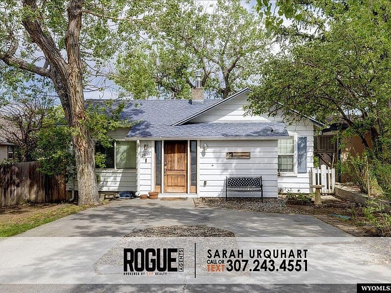 2035 Bonnie Brae St photo 1
