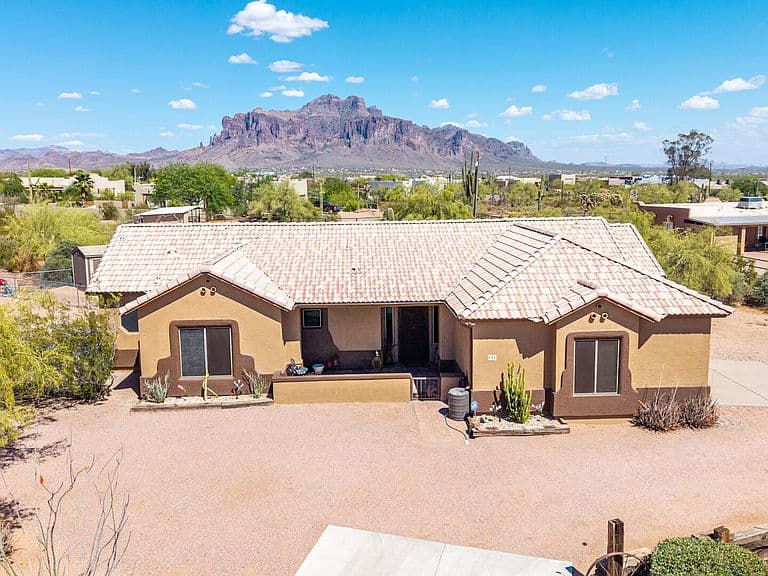 931 E ECHO Circle photo 1