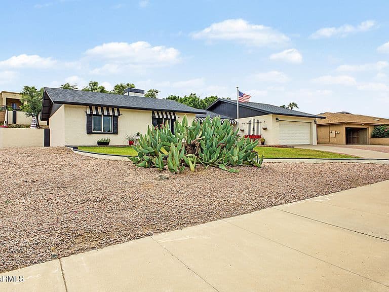 2843 E ACOMA Drive photo 3