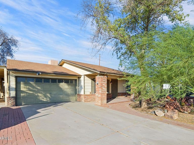1148 W GREENWAY Drive photo 1