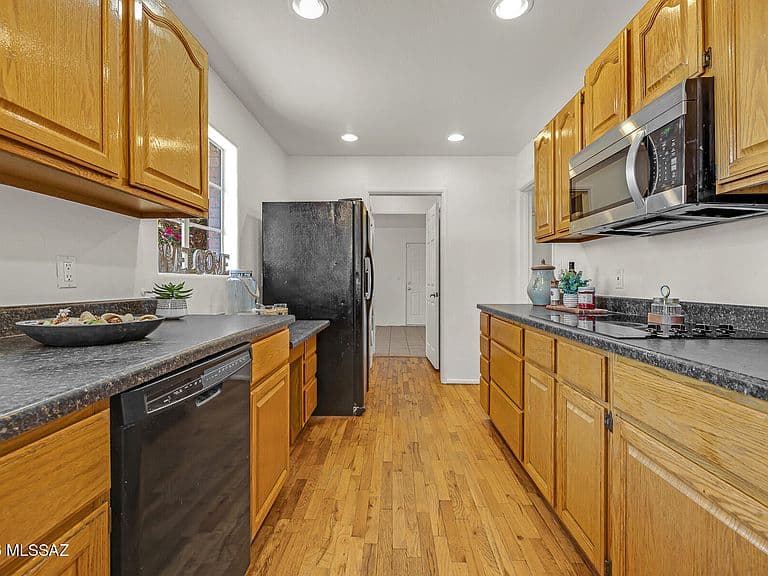 2758 N Warren Ave photo 5