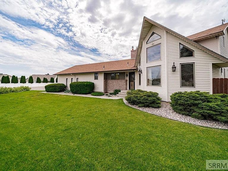 946 S Bellin Rd photo 2