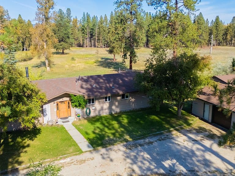 18985 Leo Hansen Rd photo 1