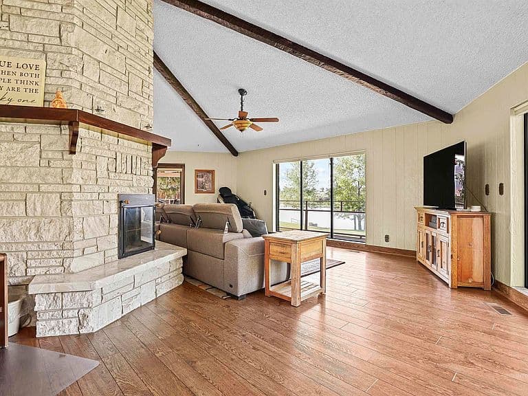 1109 S River Dr photo 3