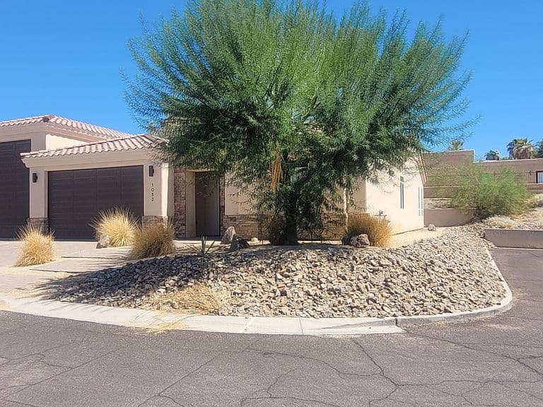 1053 Montrose Dr photo 3