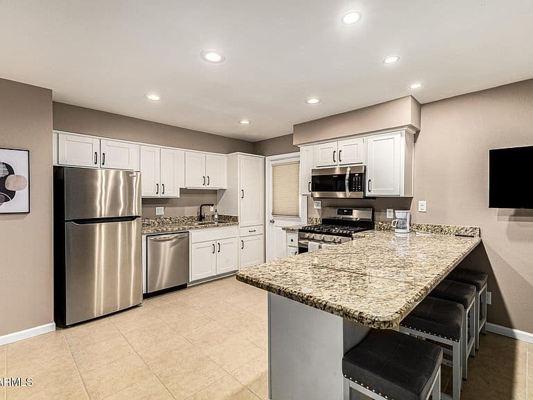 2537 E LA JOLLA Drive photo 4