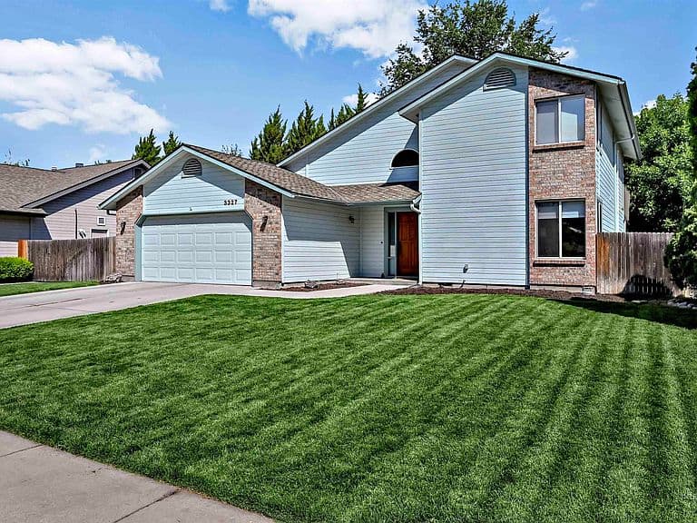 3327 S Crosspoint Ave photo 3