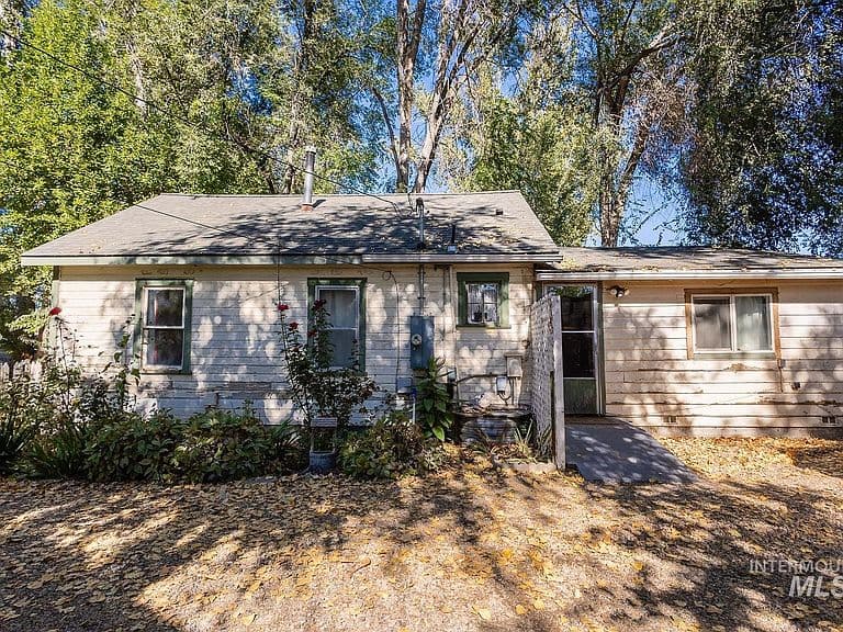 82 N Sugar St photo 5