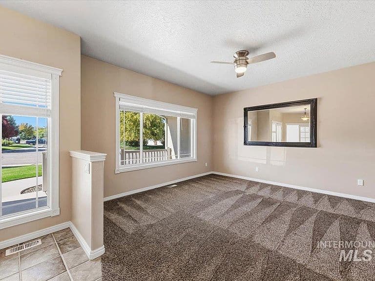 812 E Martinique Dr photo 5