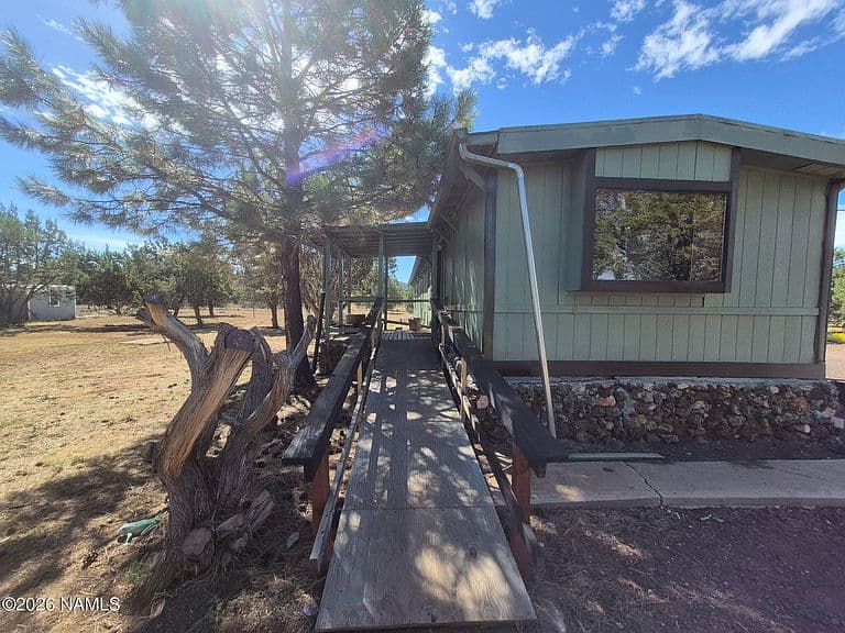 1112 E Tamarack St photo 5