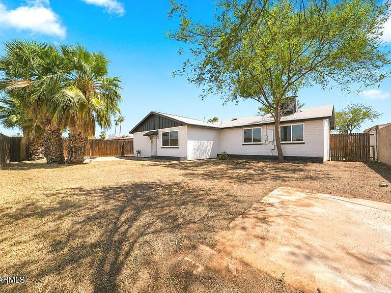 3322 E WILLETTA Street photo 2