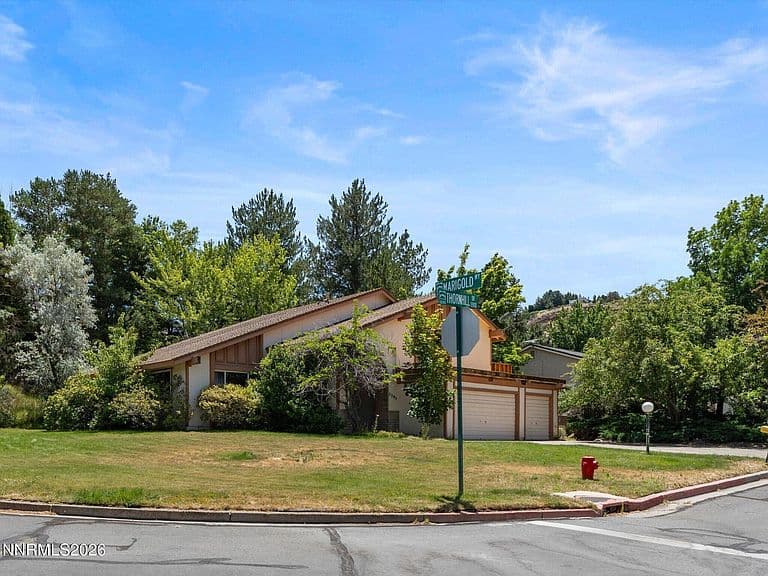 3395 Thornhill Dr photo 2