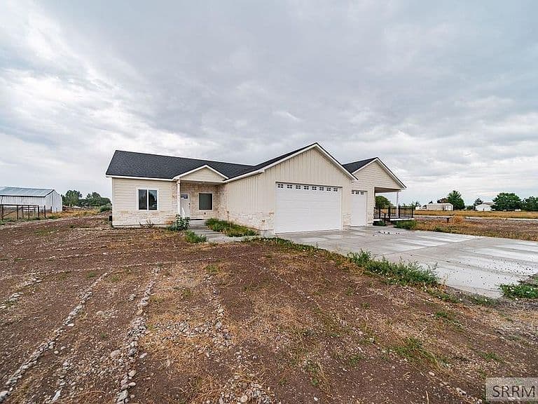 3811 E 228 N photo 5