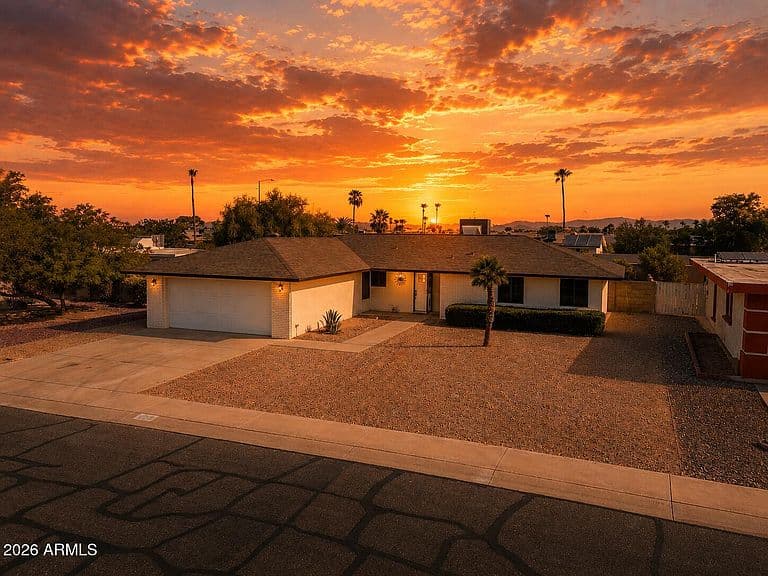 10610 W GARNETTE Drive photo 2