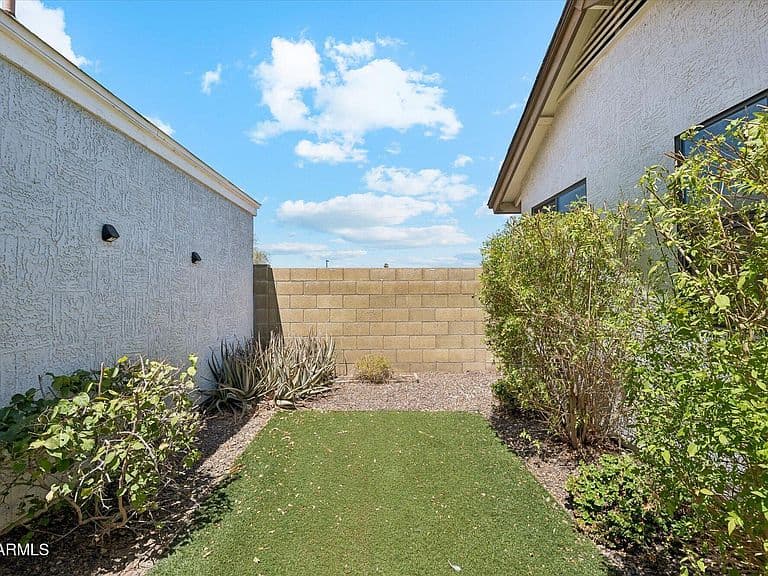2053 W COLUMBINE Drive photo 2