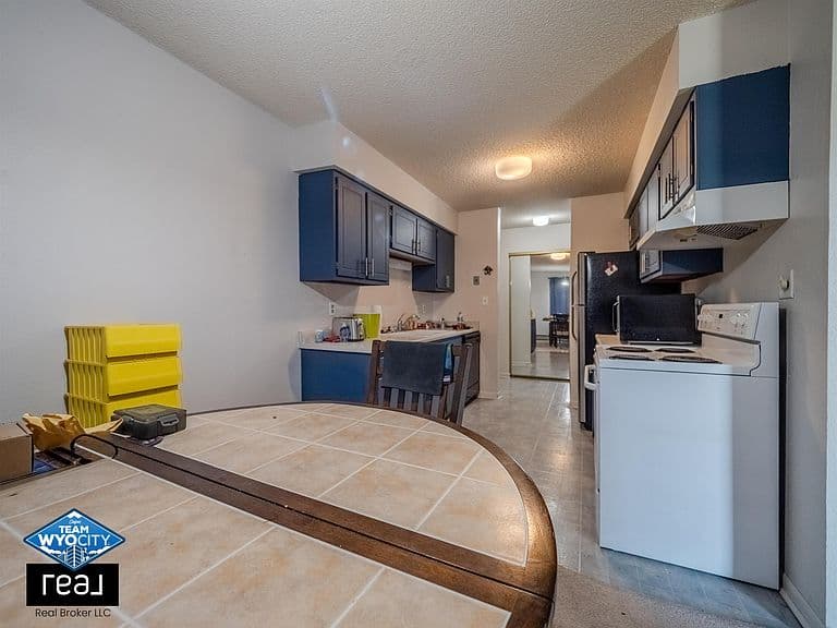 4440 S Poplar St Unit 202B photo 2