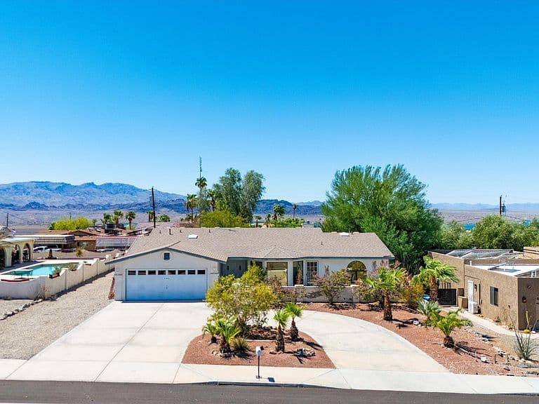 745 Acoma Blvd S photo 2