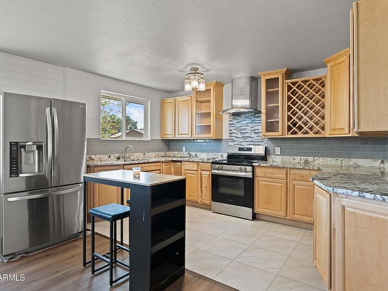 5802 N 61st Dr photo 1