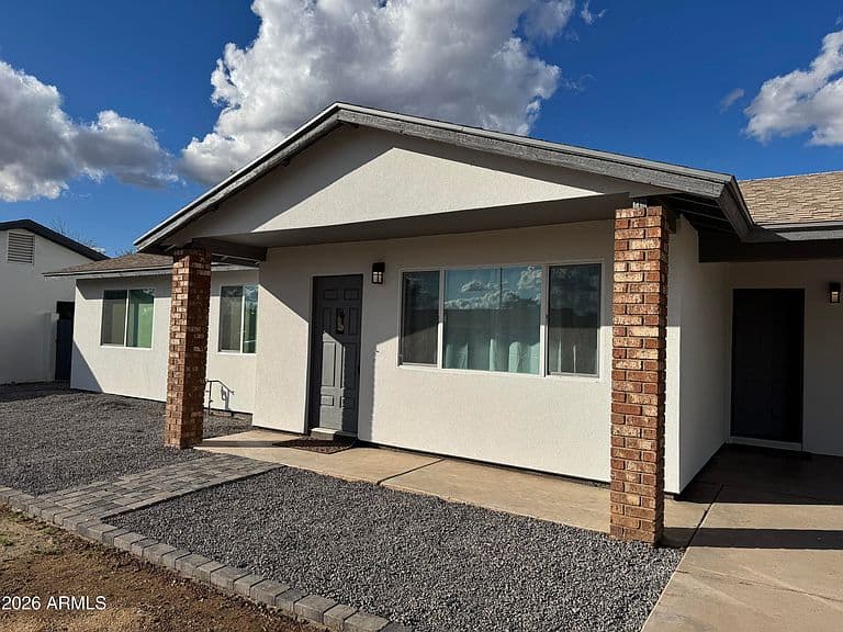 6320 W McKinley St photo 1