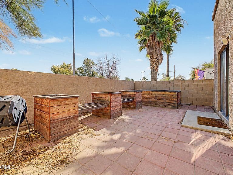 743 E PEPPER Drive photo 3