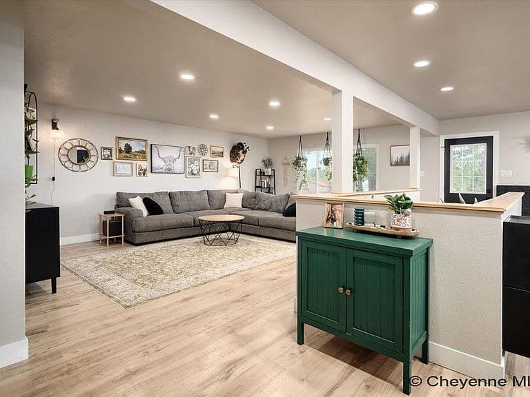 600 Harmony Ln photo 3