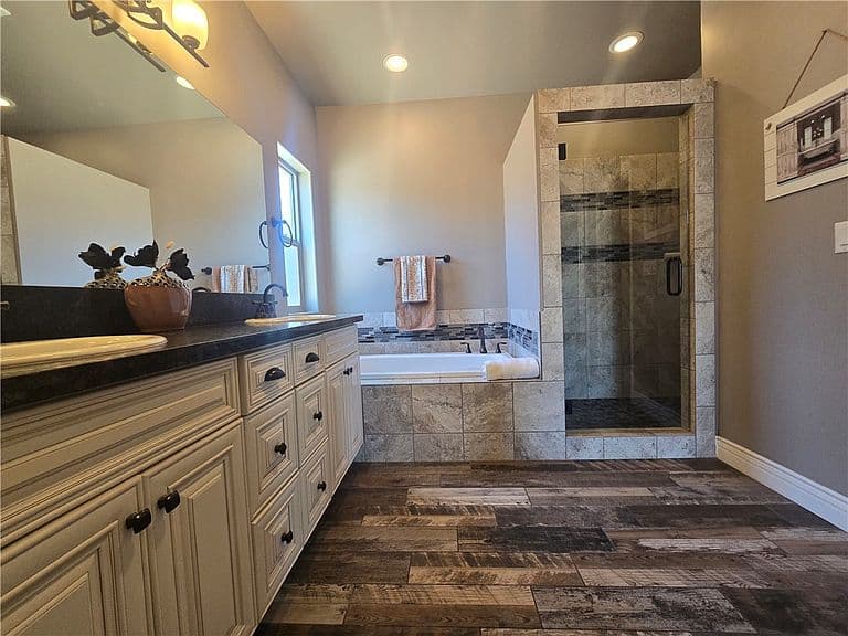 3828 Laguna Lane photo 4