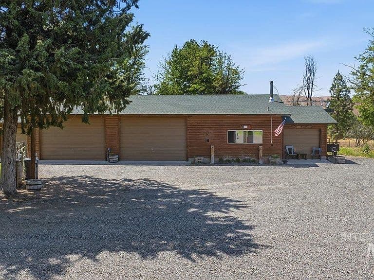 221 Willow Ln photo 2