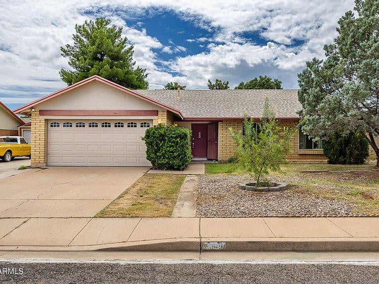 3324 VILLAGE Drive photo 3