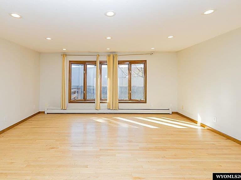 321 Jade St photo 4
