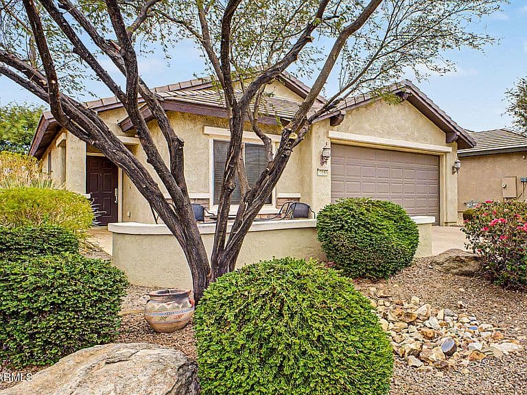 27050 W TONOPAH Drive photo 4