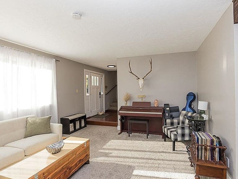 230 Jade St photo 3