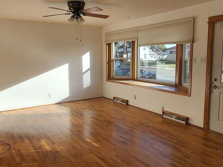 917 S Earling Ave photo 4