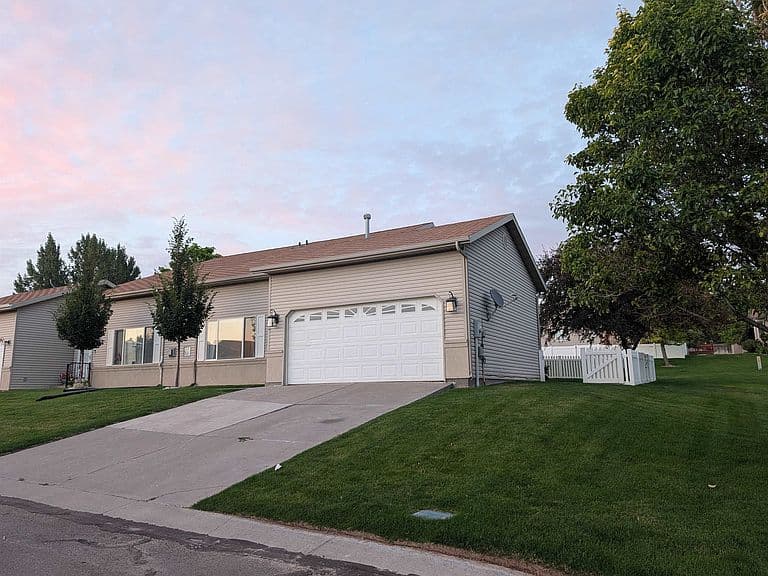 4662 Annies Way photo 2