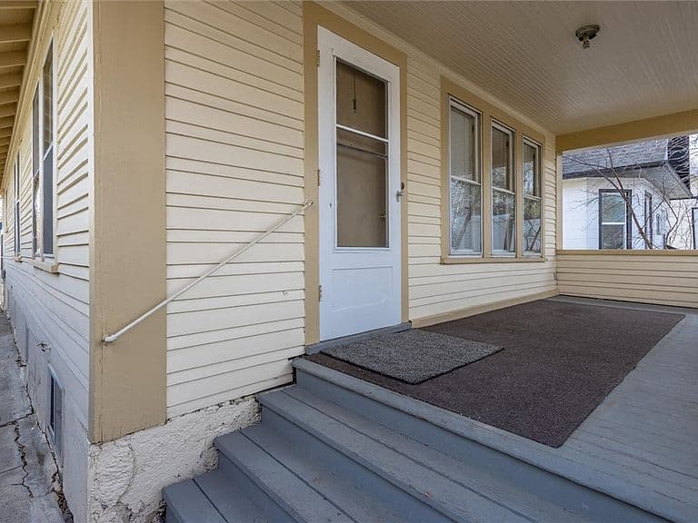 30 Lewis Ave photo 3