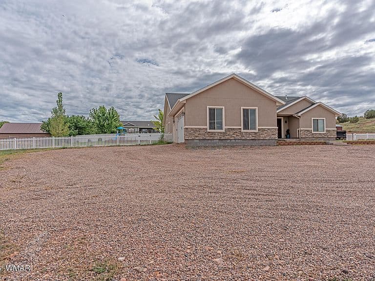 819 E Tumbleweed Ln photo 2