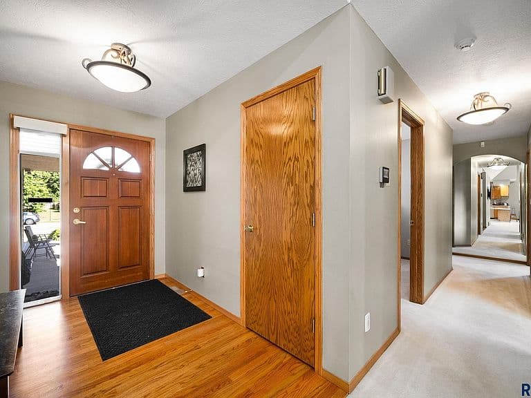 4801 S Lewis Ave photo 4