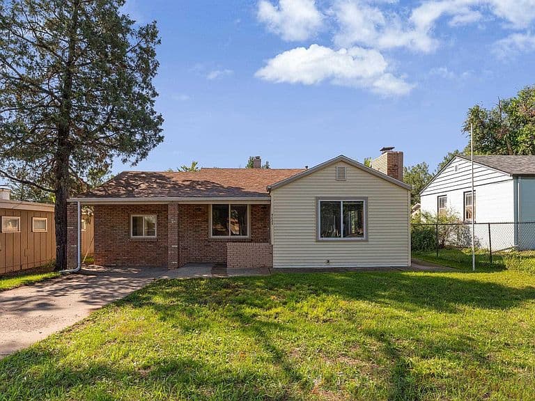 4023 W Main St photo 1