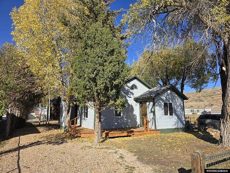 221 Beryl St photo 1