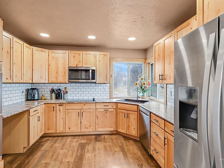 136 S 100 W photo 1
