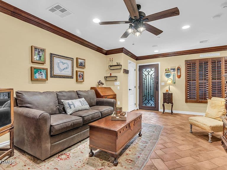 2458 E ROMA Avenue photo 4