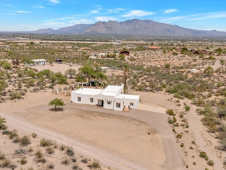 5040 N Camino De Oeste photo 3