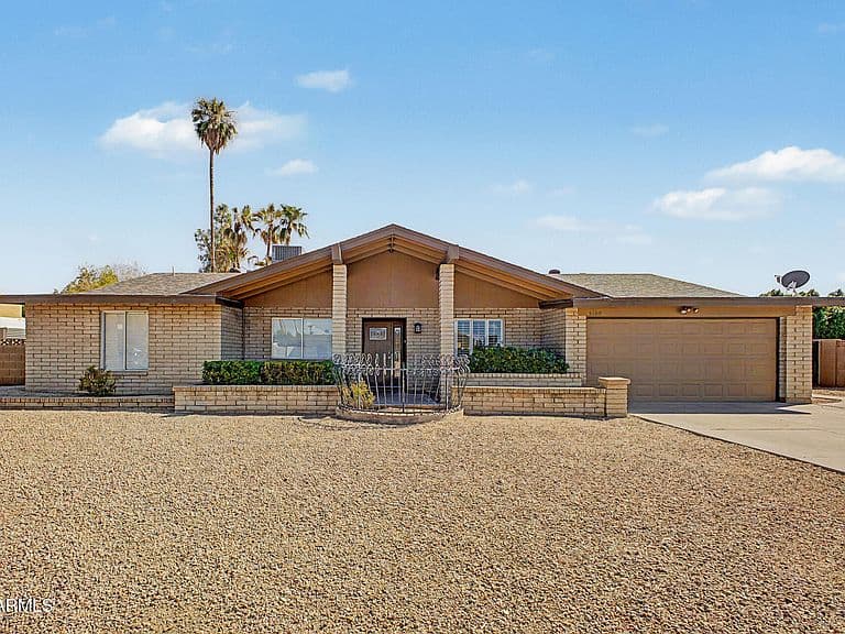 5109 E LAUREL Lane photo 2