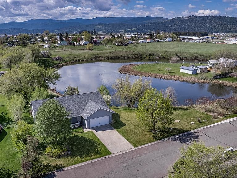 108 Russell Dr photo 1
