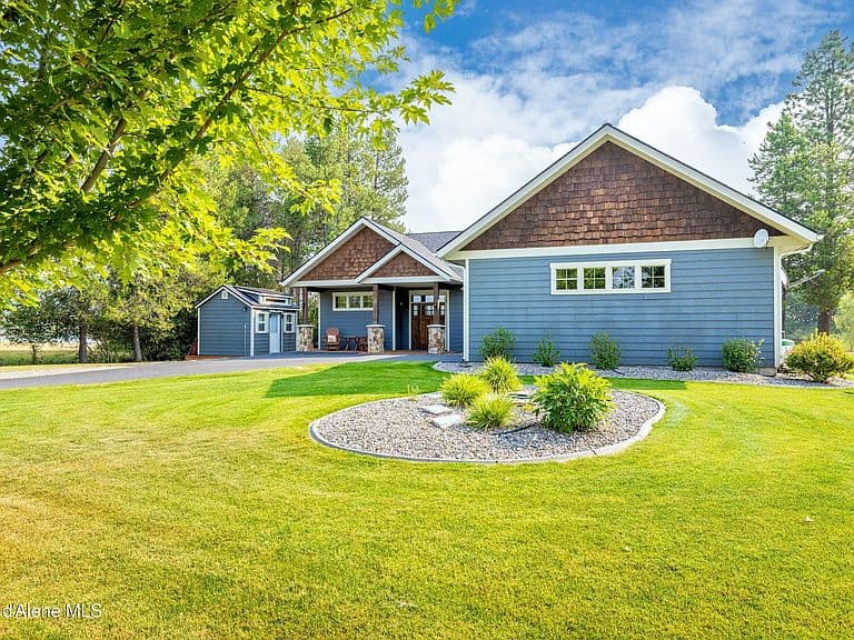 179 Waterfront Dr photo 2